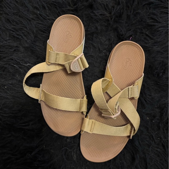 Women’s Chaco sandals - Picture 1 of 3